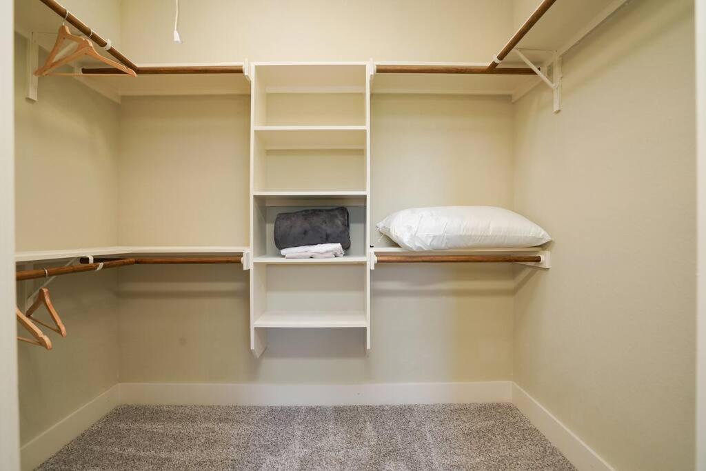 Spacious, Sleeps 6, St Phillips, King Bed San Antonio Exteriör bild