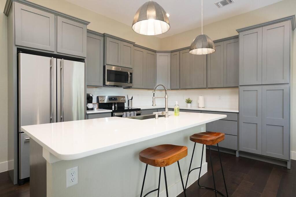 Spacious, Sleeps 6, St Phillips, King Bed San Antonio Exteriör bild
