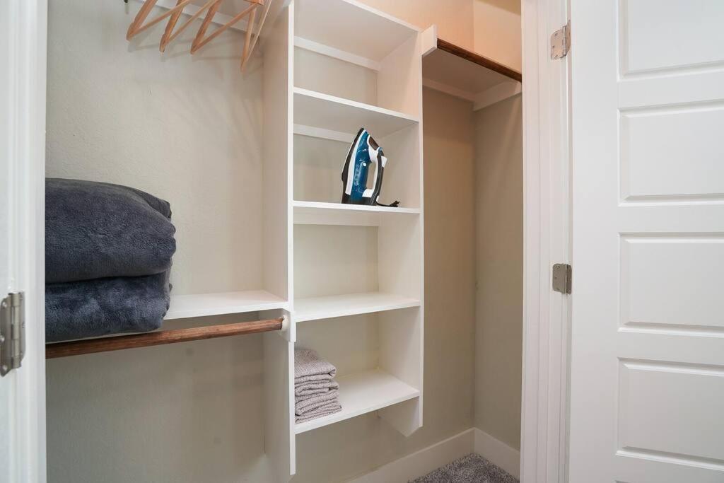 Spacious, Sleeps 6, St Phillips, King Bed San Antonio Exteriör bild