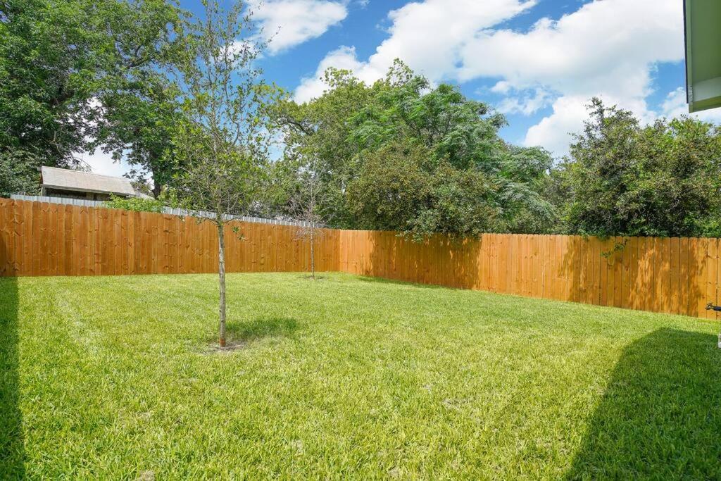 Spacious, Sleeps 6, St Phillips, King Bed San Antonio Exteriör bild